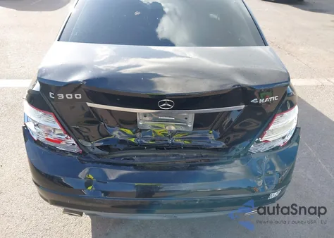 2011 Mercedes-Benz C 300 Luxury 4Matic/Sport 4Matic z USA, uszkodzony, nr VIN WDDGF8BB8BF656365